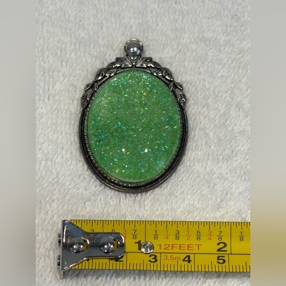 Vintage Victorian Inspired Green Silver Tone Pendant - Picture 5 of 9